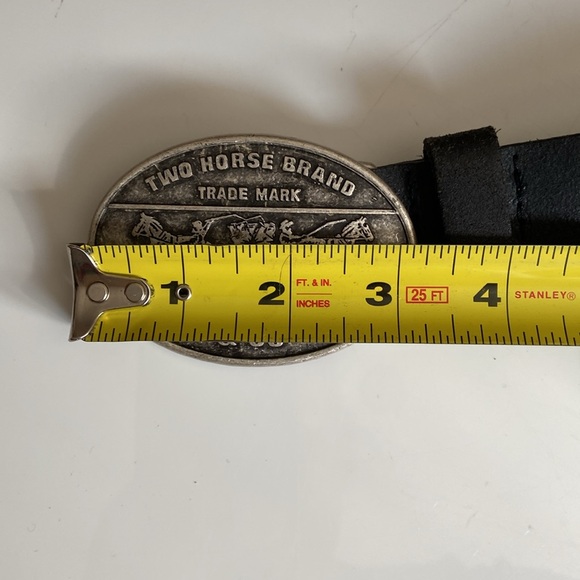 Levi’s Jeanswear Genuine Leather belt with Embossed Pewter Belt Buckle NWOT - Picture 5 of 7